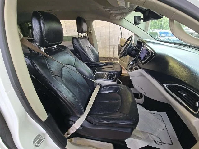 Used 2022 White Chrysler Touring L image 12