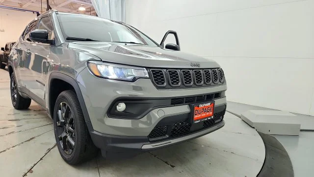 New 2027 Sting-Gray Clear-Coat Paint Jeep Latitude image 25