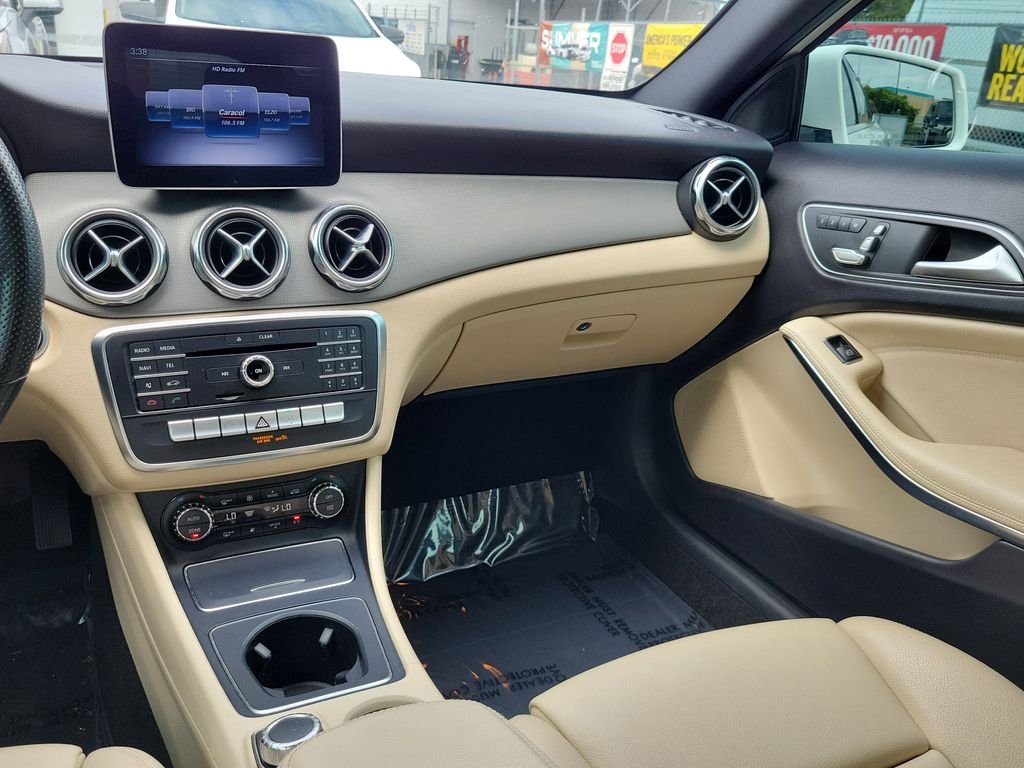 Used 2020 White Mercedes-Benz GLA 250 image 19