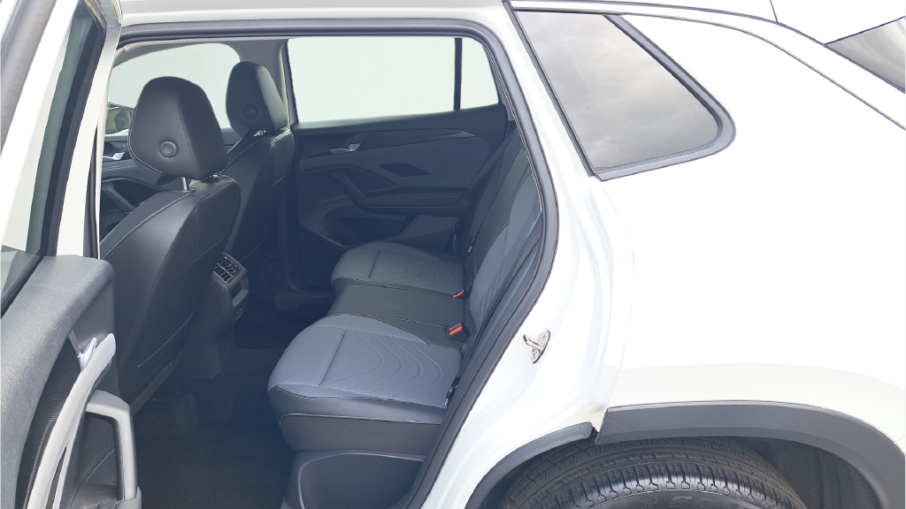 Used 2026 White Volkswagen SE image 12