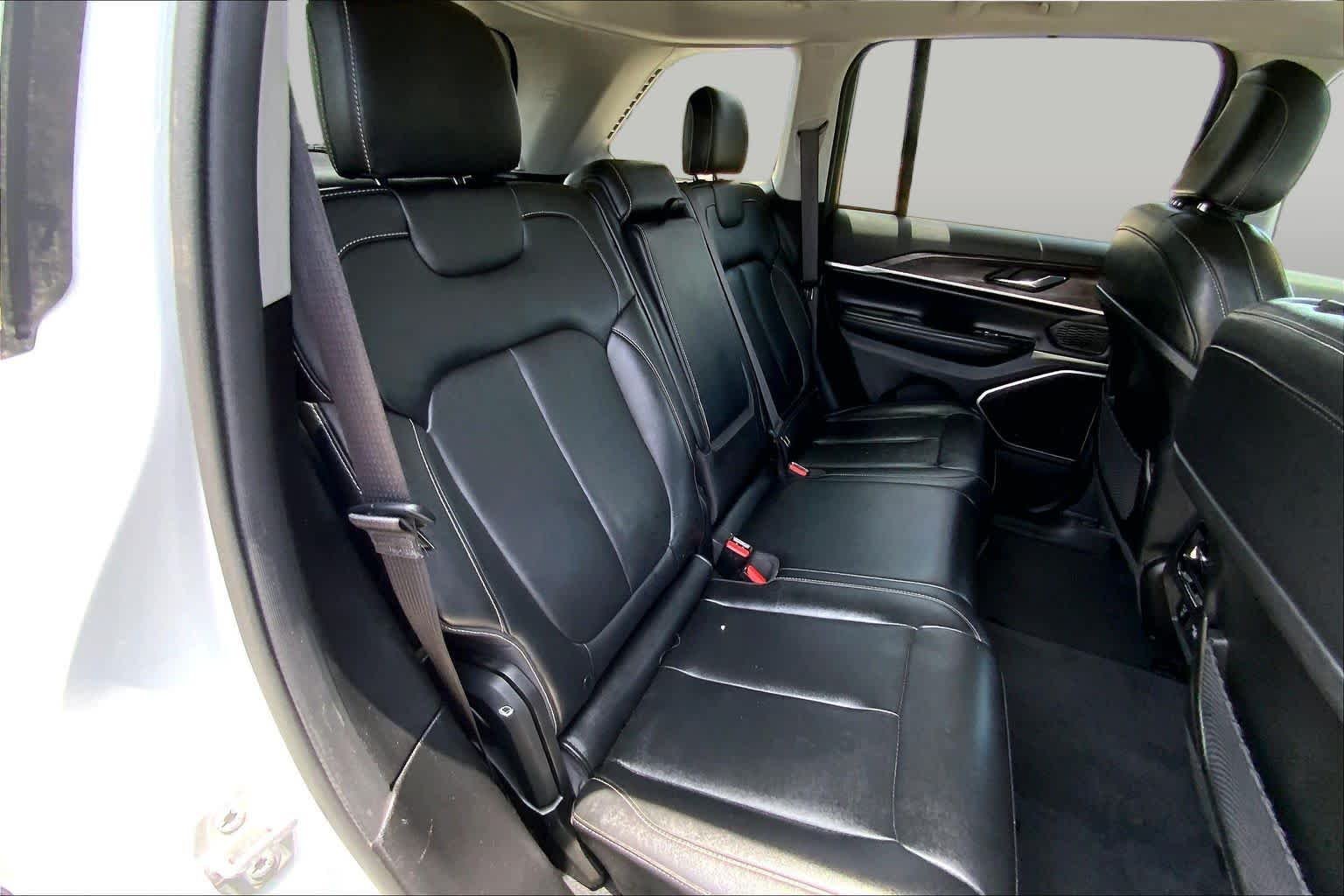 Used 2024 Bright White Clearcoat Jeep  image 20