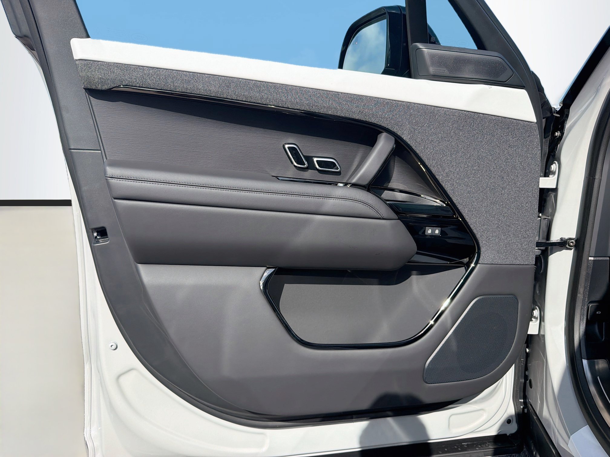 New 2026 Borasco Grey LAND ROVER Autobiography image 23