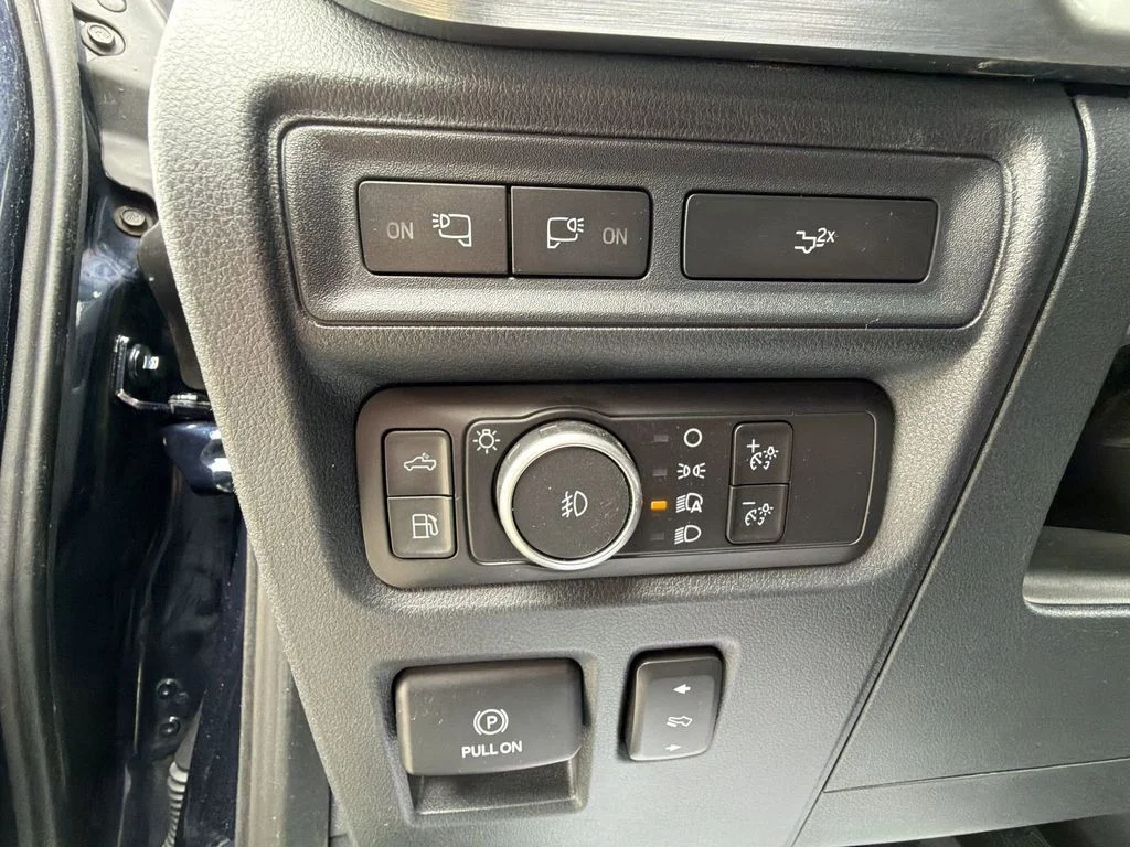 Used 2022 Gray Ford Lariat image 30