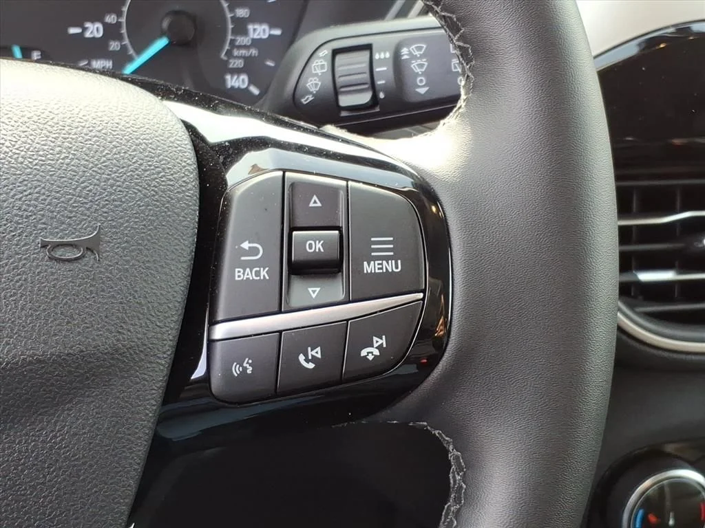 Used 2022 Silver Ford SEL image 17