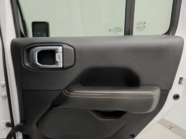 Used 2025 Bright White Cl Jeep Sahara image 39