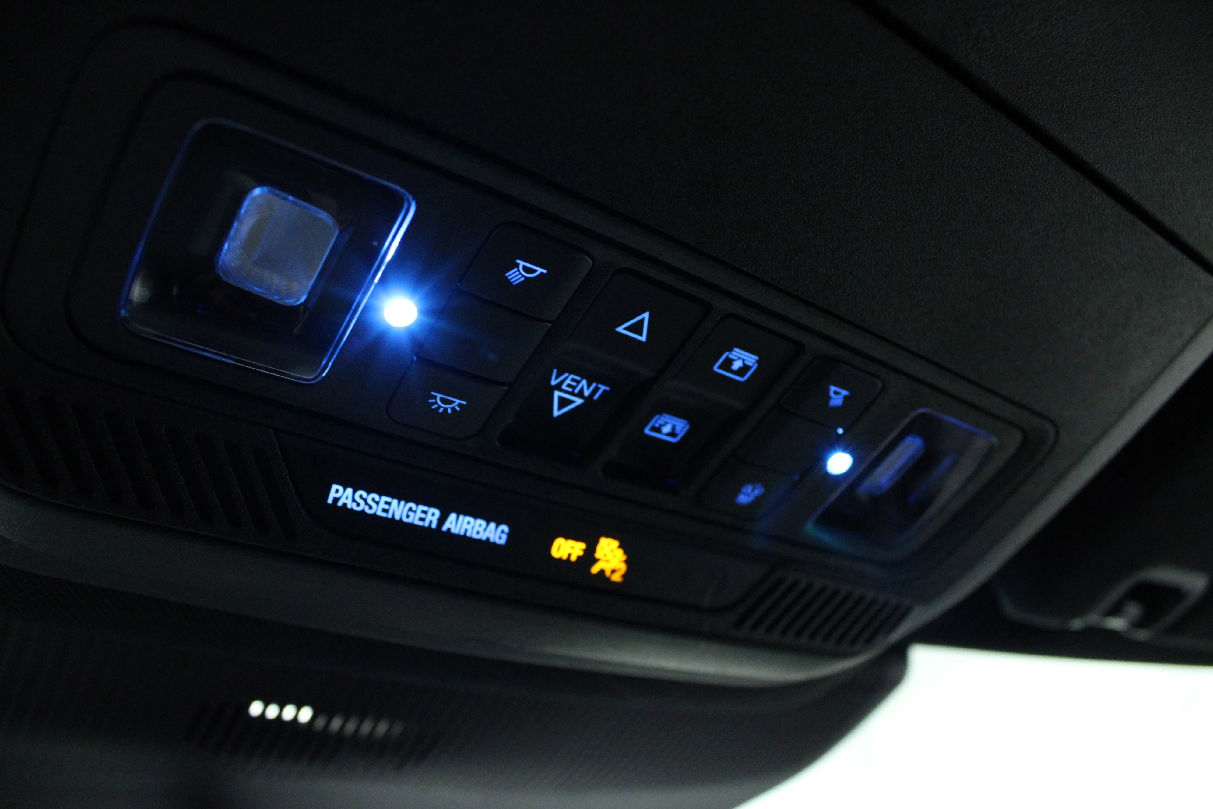 Used 2025 Gray Metallic Ford Platinum image 25