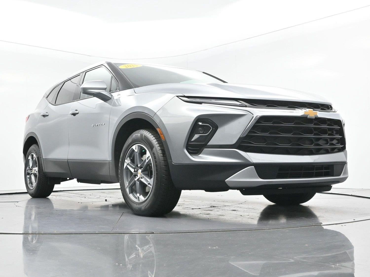 Used 2025 Sterling Gray Metallic Chevrolet 2LT image 43