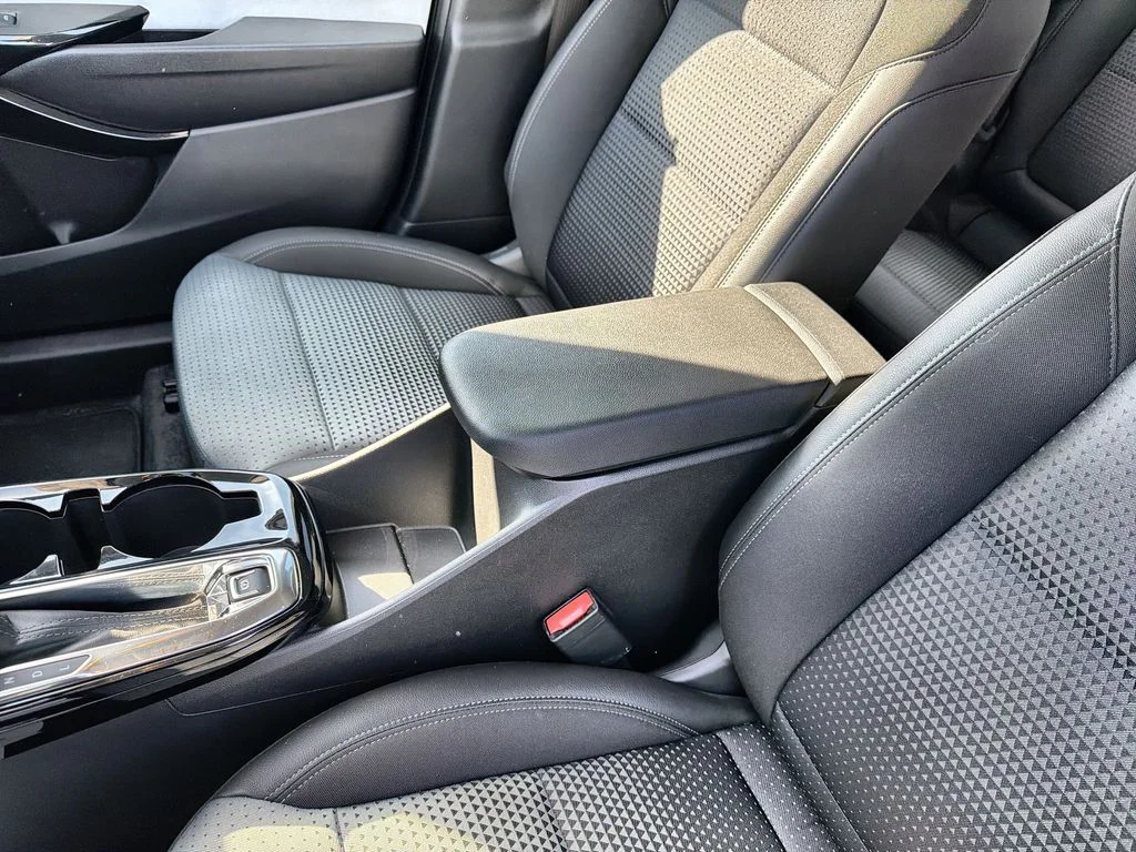Used 2025 White Chevrolet LT image 22