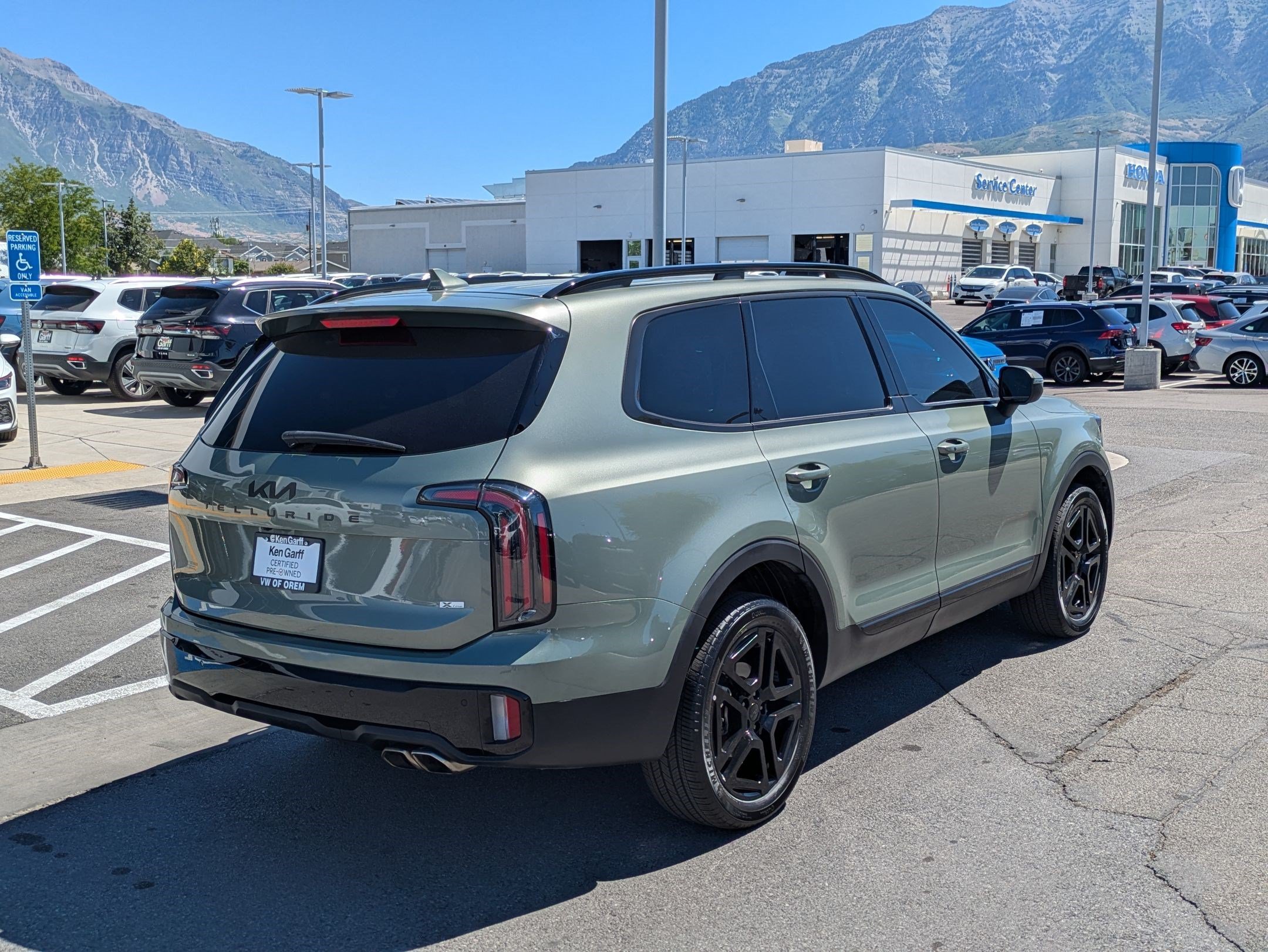 Used 2025 Jungle Green Kia EX X-Line image 3