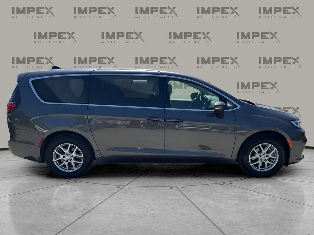 Used 2023 Gray Chrysler Touring L image 6