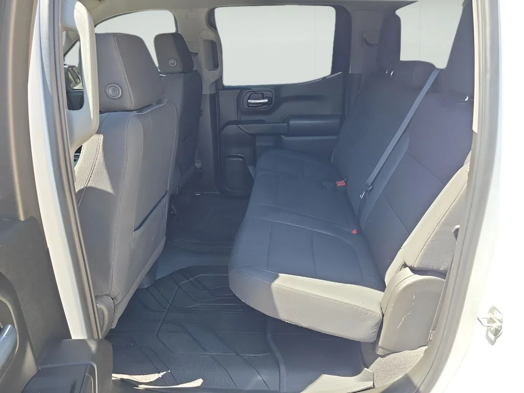 Used 2022 White Chevrolet Custom image 9