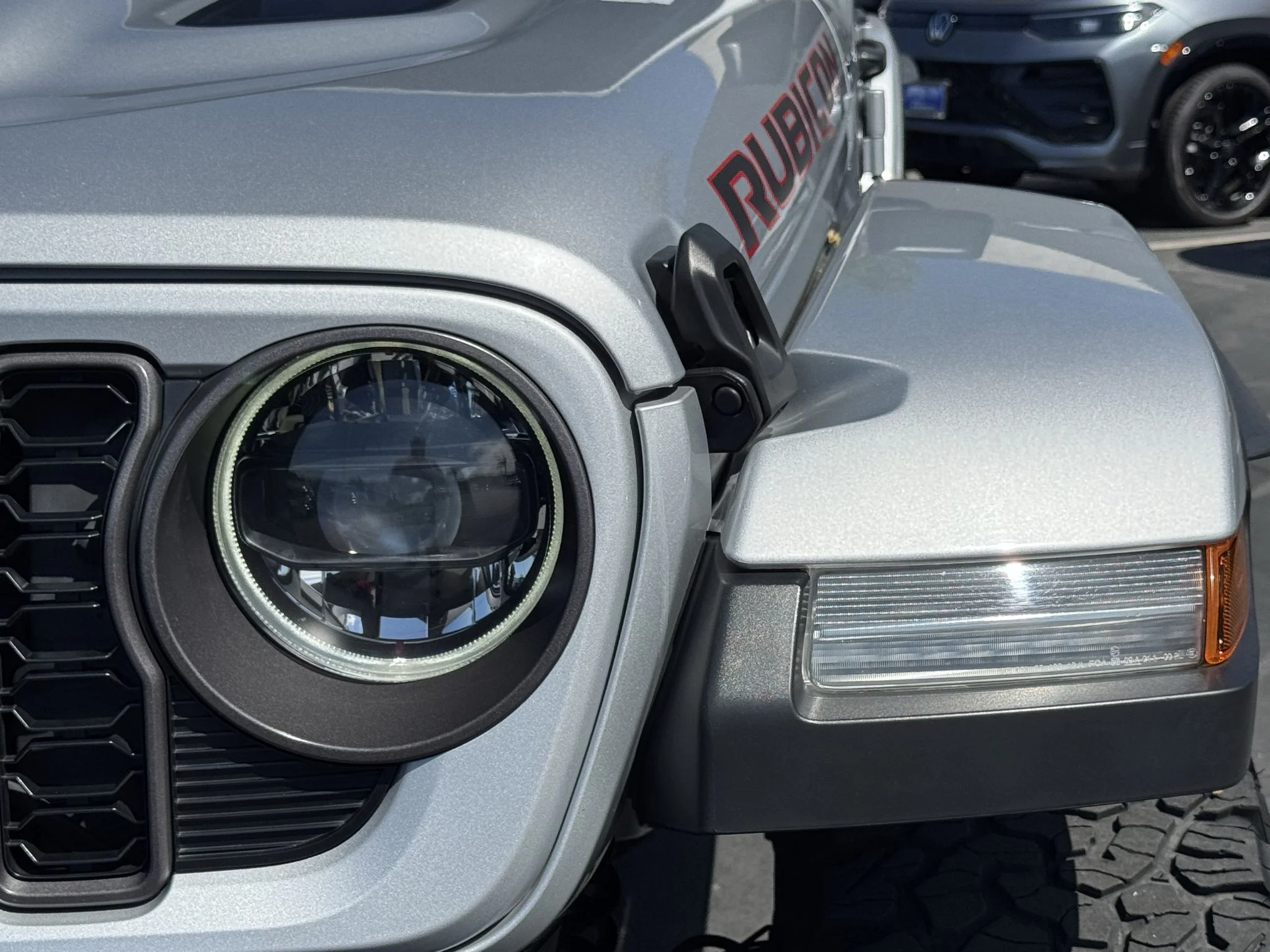 Used 2024 Silver Zynith Clearcoat Jeep Rubicon X image 4