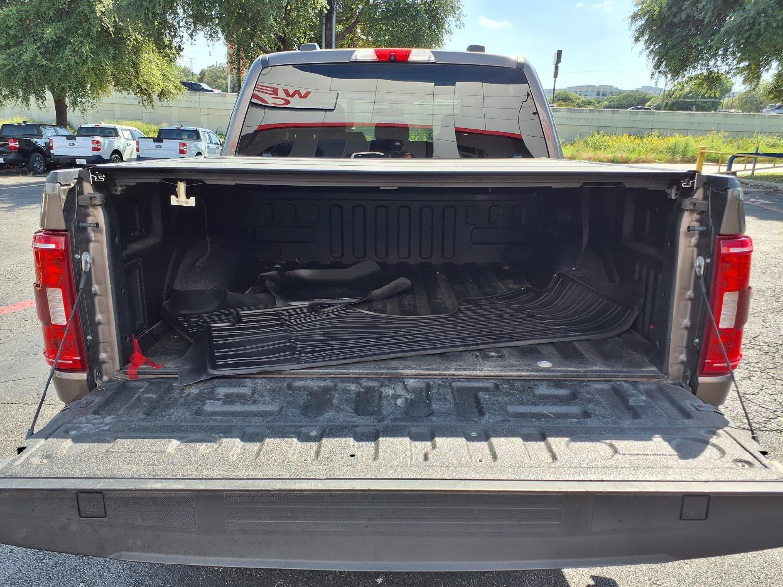 Used 2022 Gray Ford XLT image 10