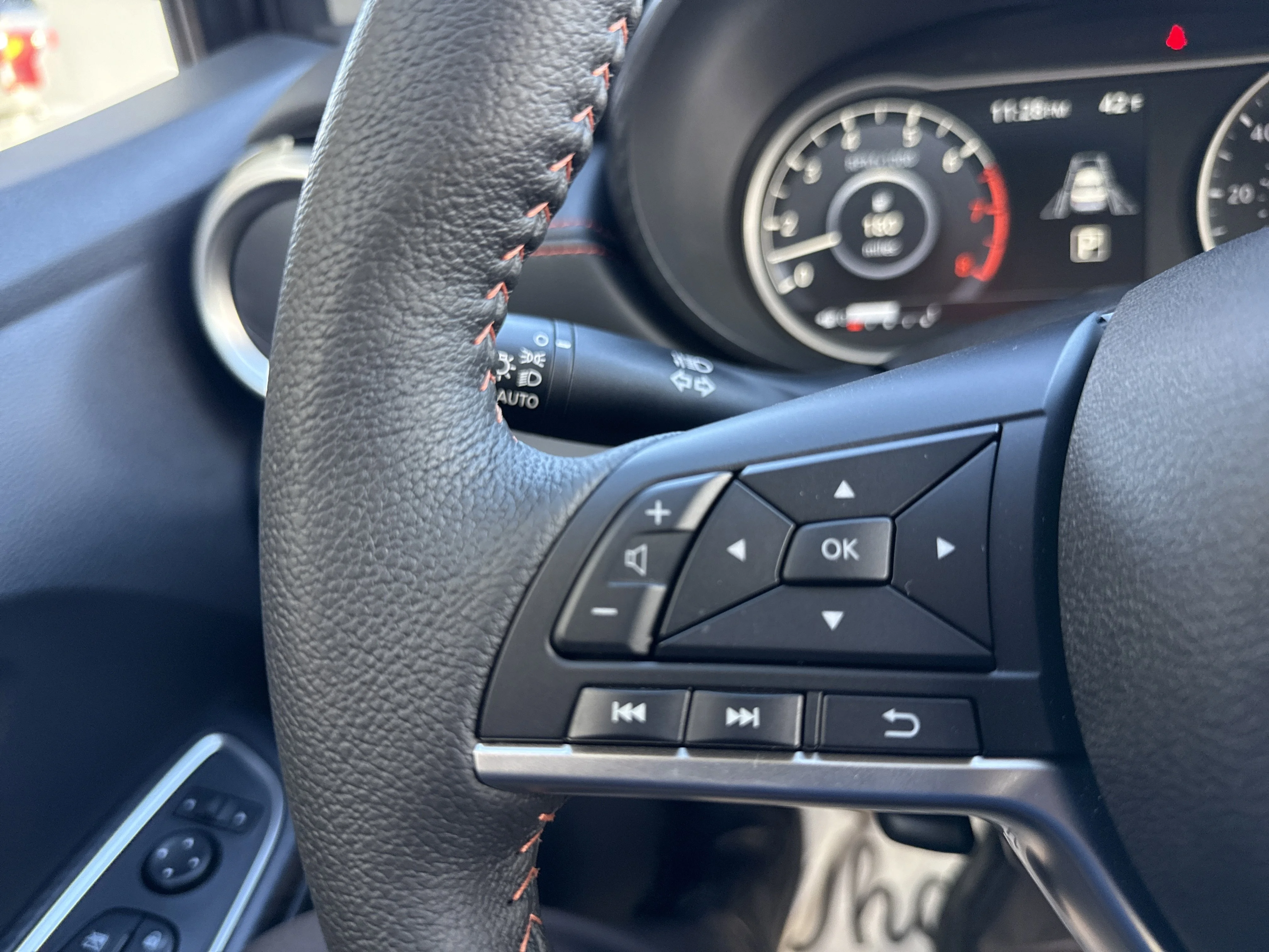 2025 Nissan Versa Sedan SR - Photo 21