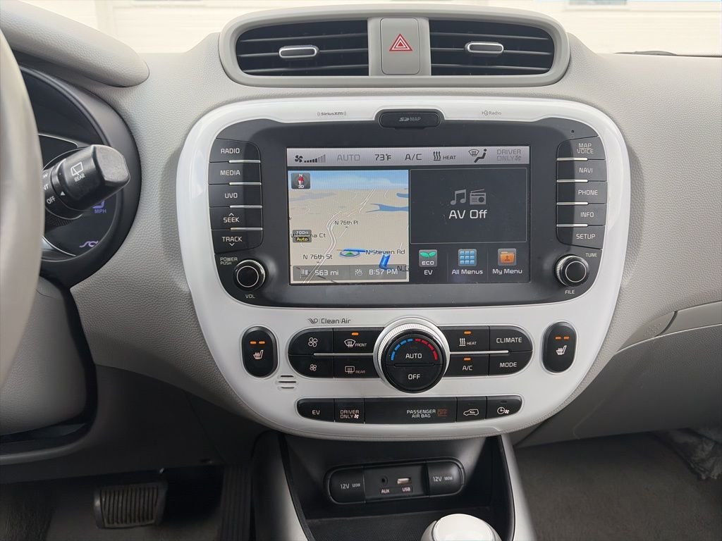 Used 2017 White Kia Base image 23