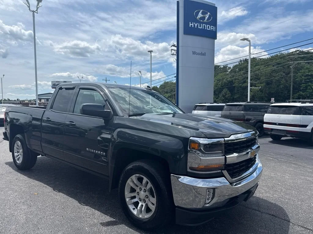 Used 2017 GRAPHITE METALLIC Chevrolet LT image 3