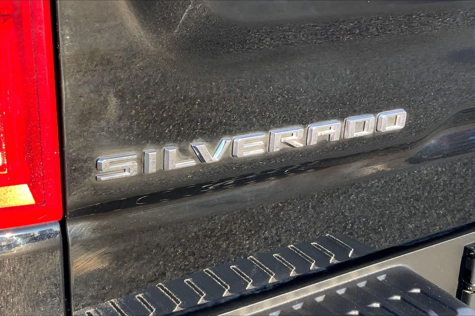 Used 2024 Black Chevrolet High Country image 31