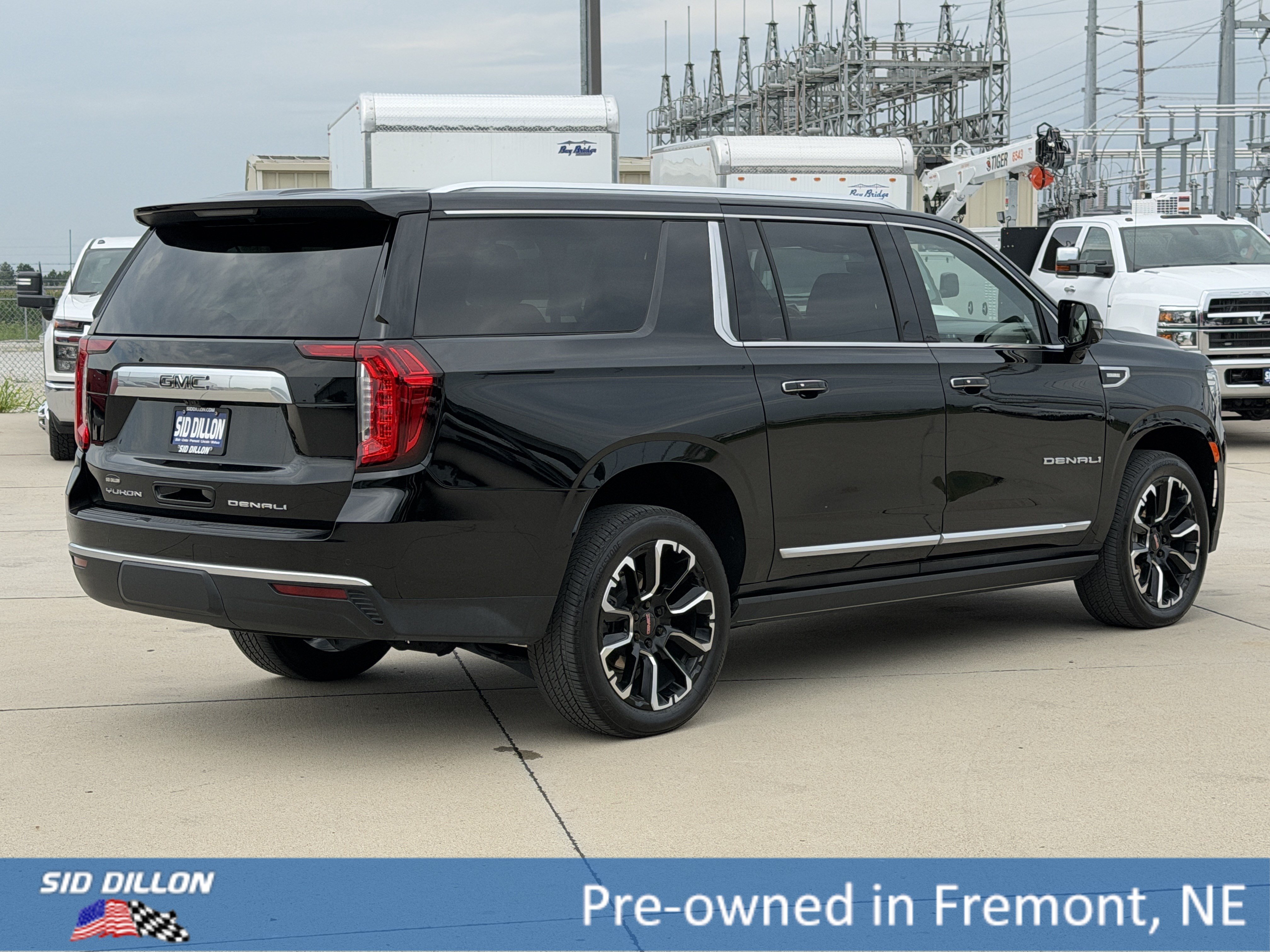 Used 2022 Onyx Black GMC Denali image 4