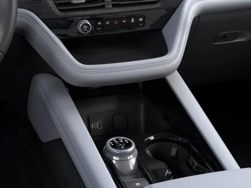 New 2026 Star White Metallic Tri-Coat Ford Platinum™ image 15