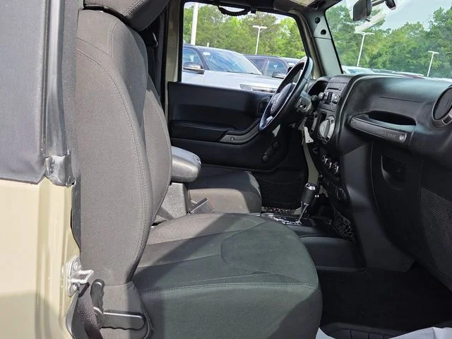 Used 2017  Jeep Sport image 14