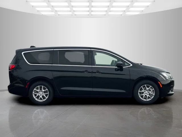 New 2026 Diamond Black Crystal Pearl-Coat Exterior Paint Chrysler LX image 8