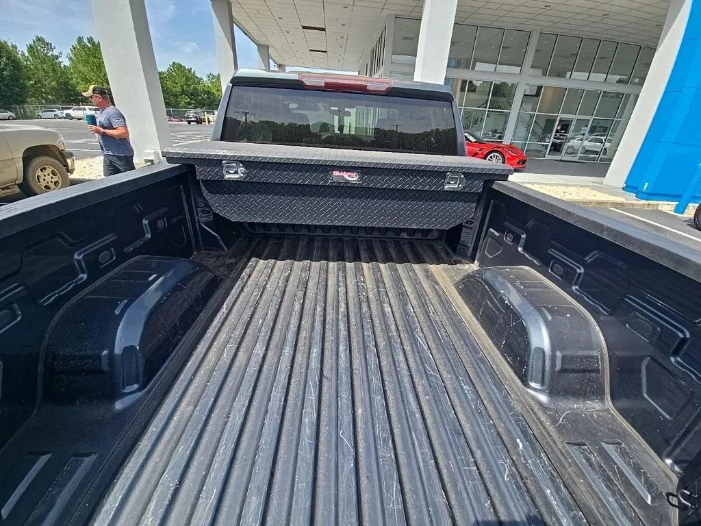Used 2020 SHADOW GRAY METALLIC Chevrolet Custom image 15