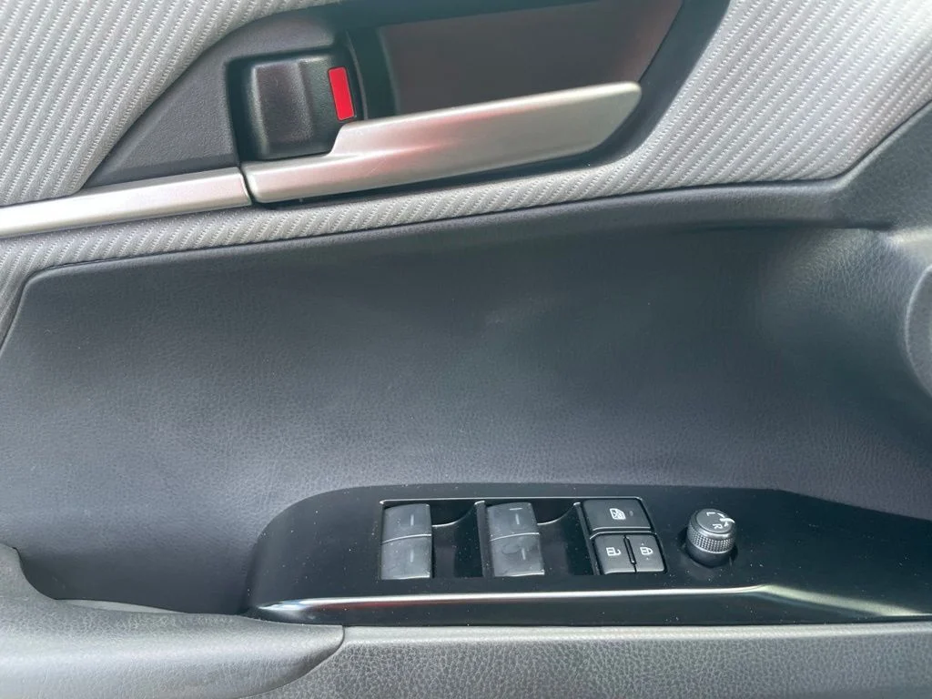 2025 Toyota Camry SE - Photo 22