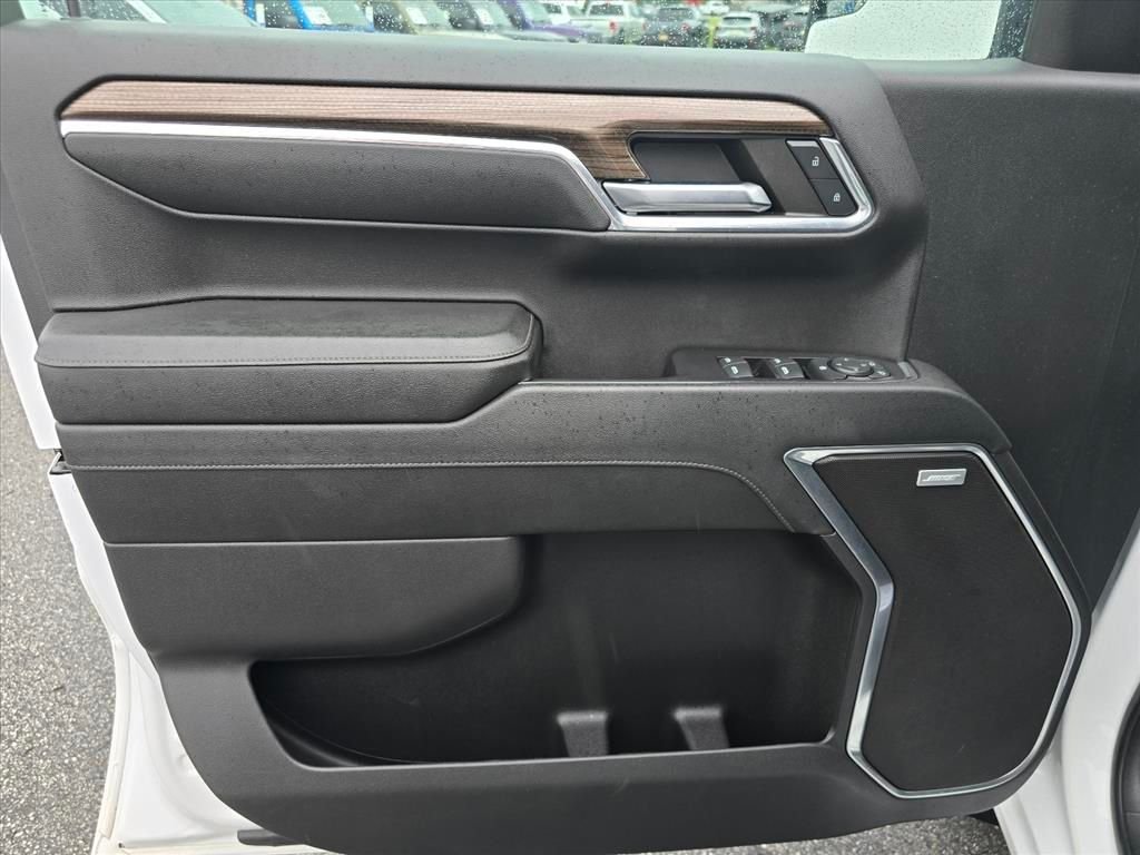 Used 2024 White Chevrolet RST image 9