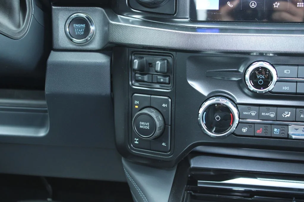 New 2026 Star White Metallic Tri-Coat Ford F-250® Platinum® image 32