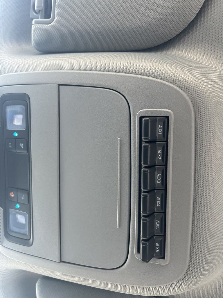 New 2026 Oxford White Ford XL image 28