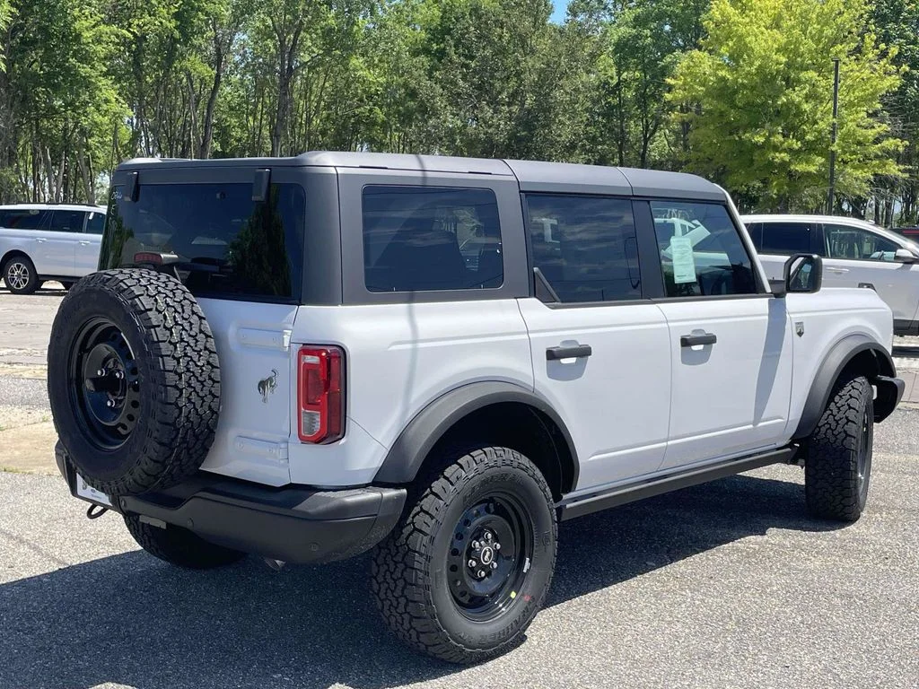 New 2026 White Ford Big Bend image 3