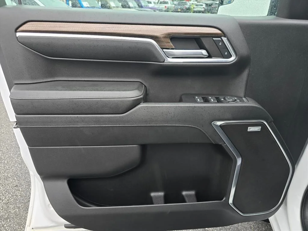 Used 2024 White Chevrolet RST image 9