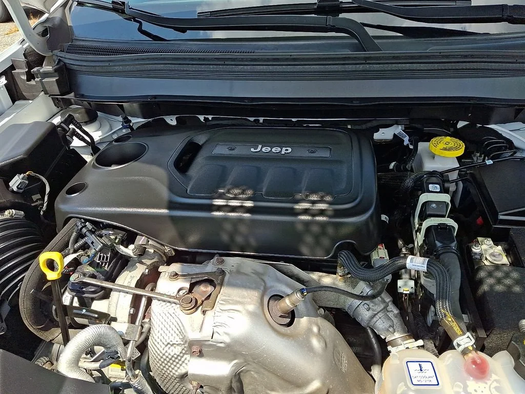 Used 2020 Bright White Clearcoat Jeep Trailhawk image 30