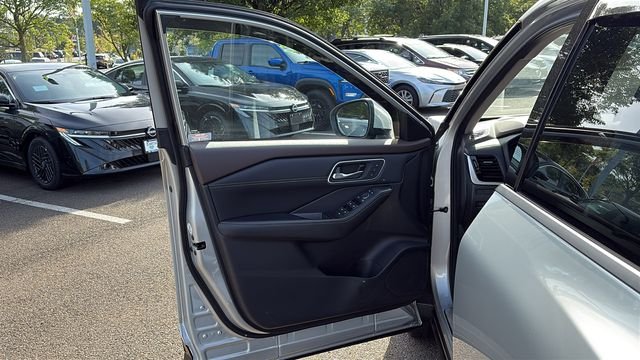 Certified Used 2023 Silver Nissan Platinum image 8