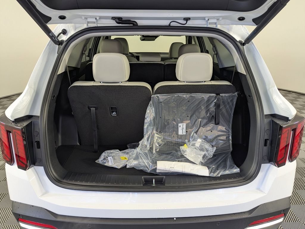 New 2026 Glacial White Pearl Kia EX image 31