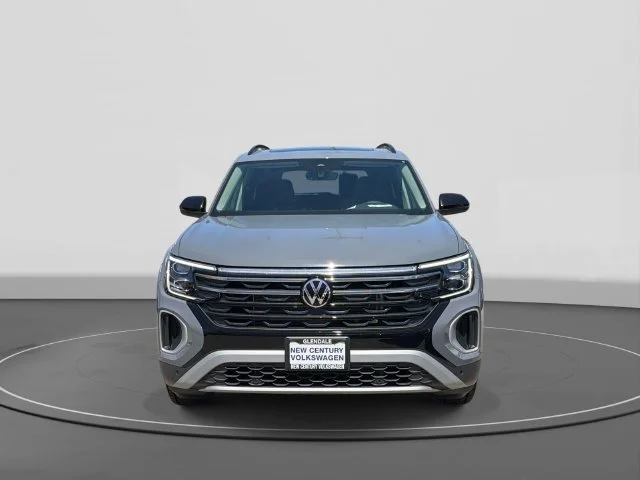 2026 Volkswagen Atlas photo 2