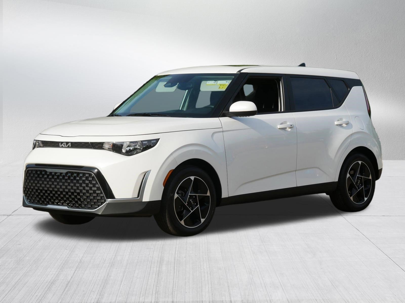 Used 2025 Snow White Pearl Kia EX image 3