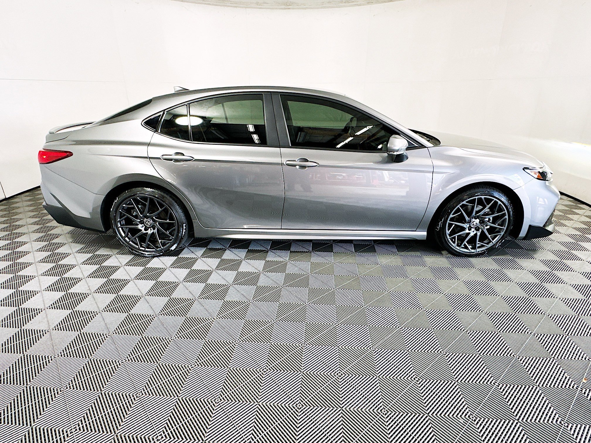 2025 Toyota Camry thumbnail 4