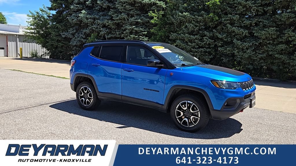 Used 2025 Hydro Blue Pearlcoat Jeep Trailhawk image 1