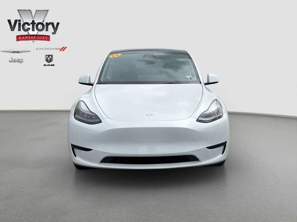 Used 2024 Tesla Model Y Long Range with VIN 7SAYGDED4RF043890 for sale in Kansas City