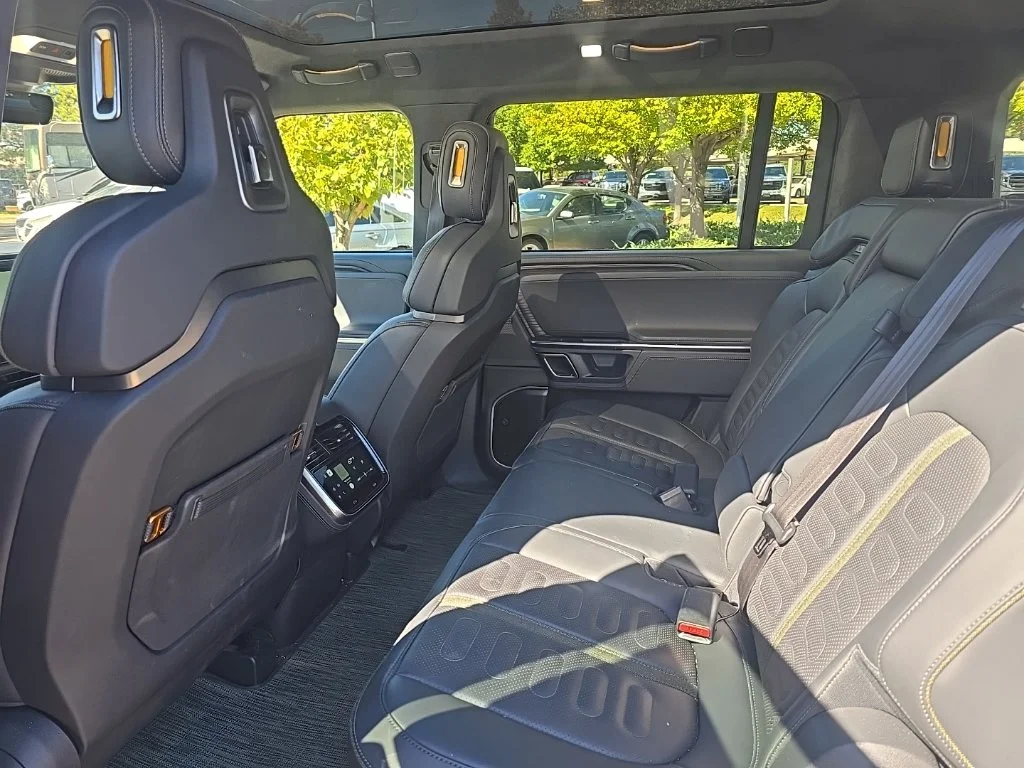 Used 2023 Gray Rivian Adventure image 10