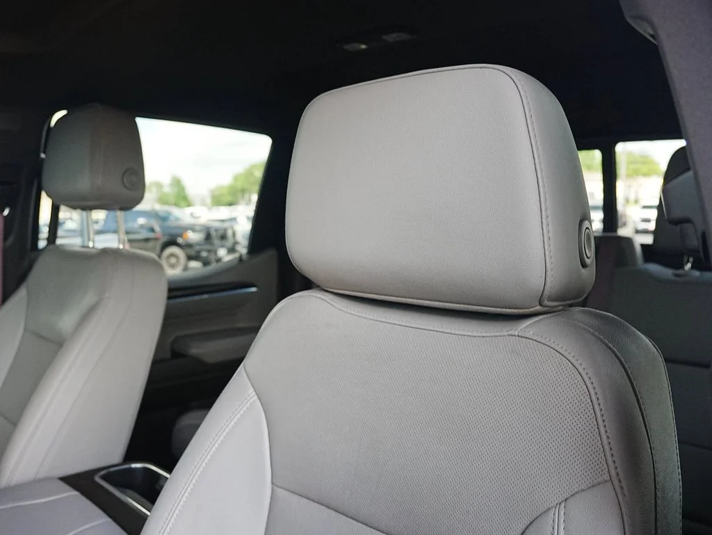 Used 2023 Silver GMC SLT image 11