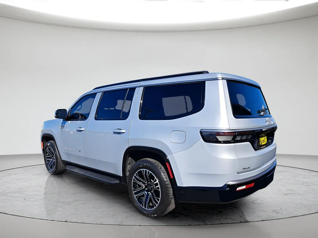 New 2026 Silver-Zynith Exterior Paint Jeep  image 3