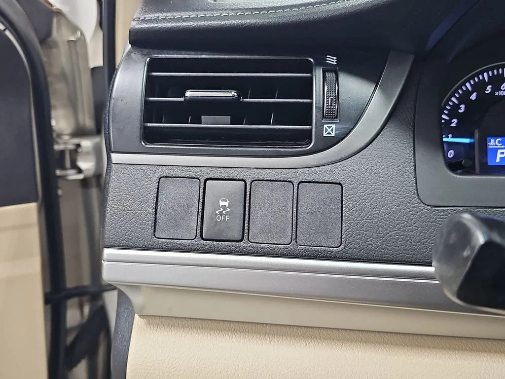Used 2013 Beige Toyota LE image 27
