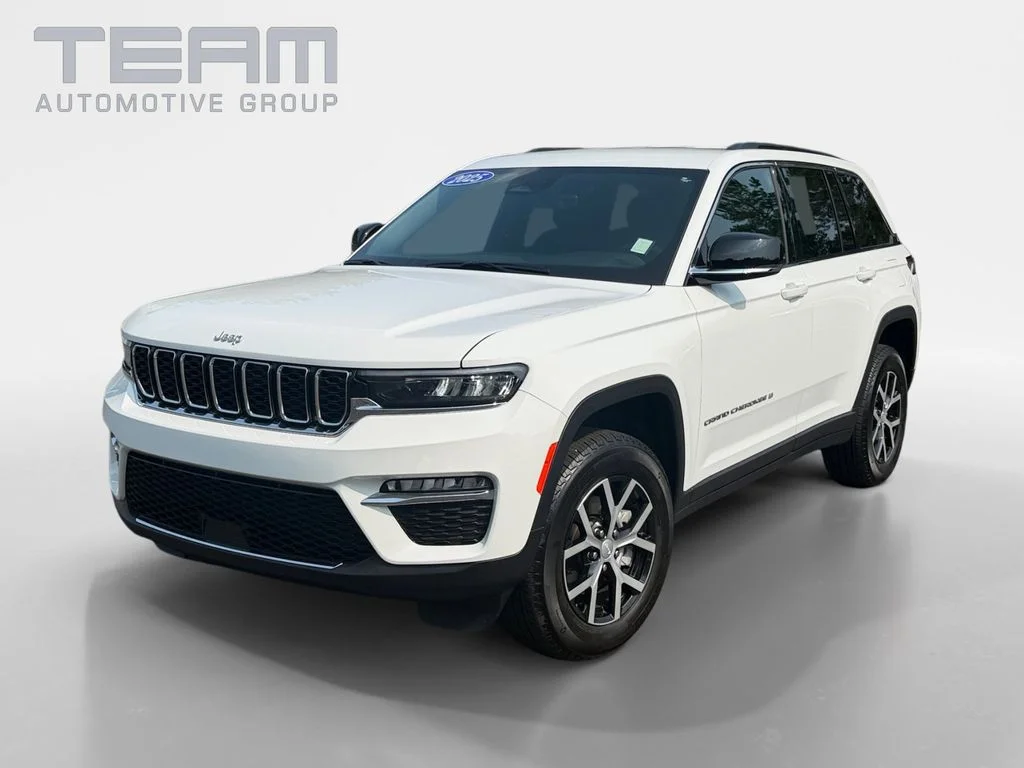 Used 2025 White Jeep Limited image 3