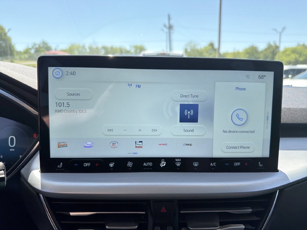 Used 2025  Ford Platinum image 22