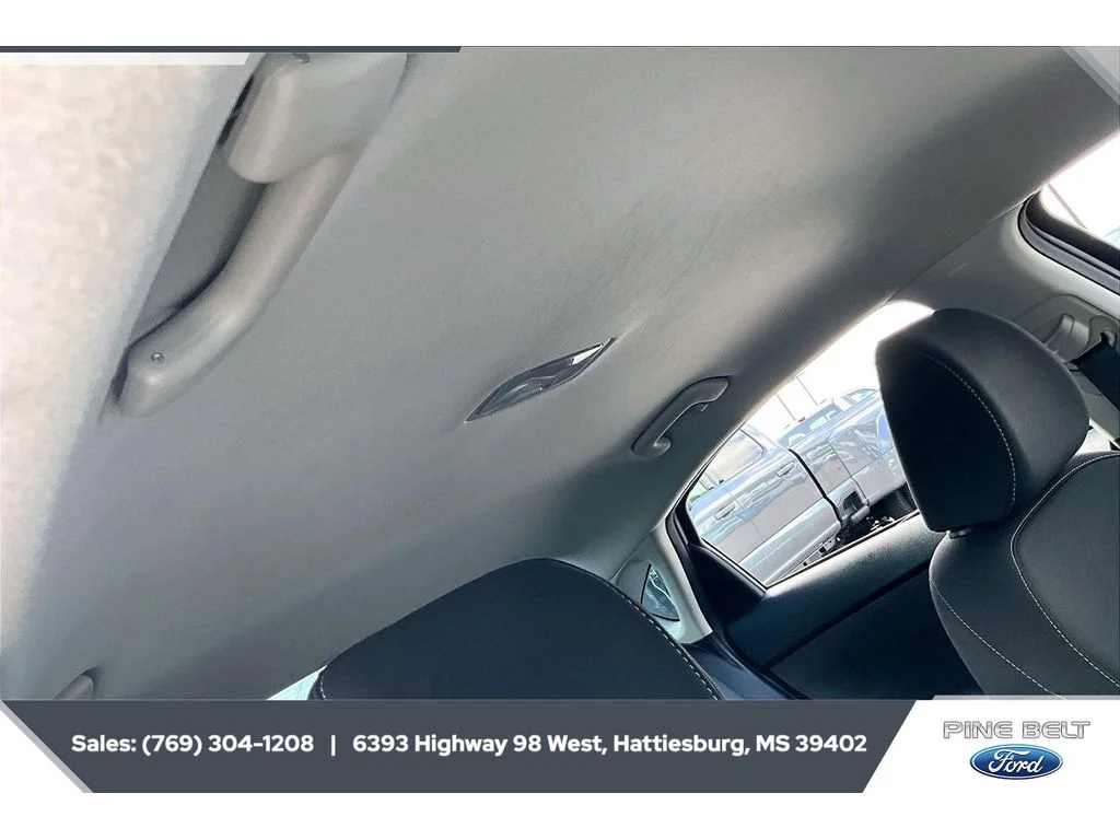 Used 2024 Snow White Pearl Kia LXS image 16
