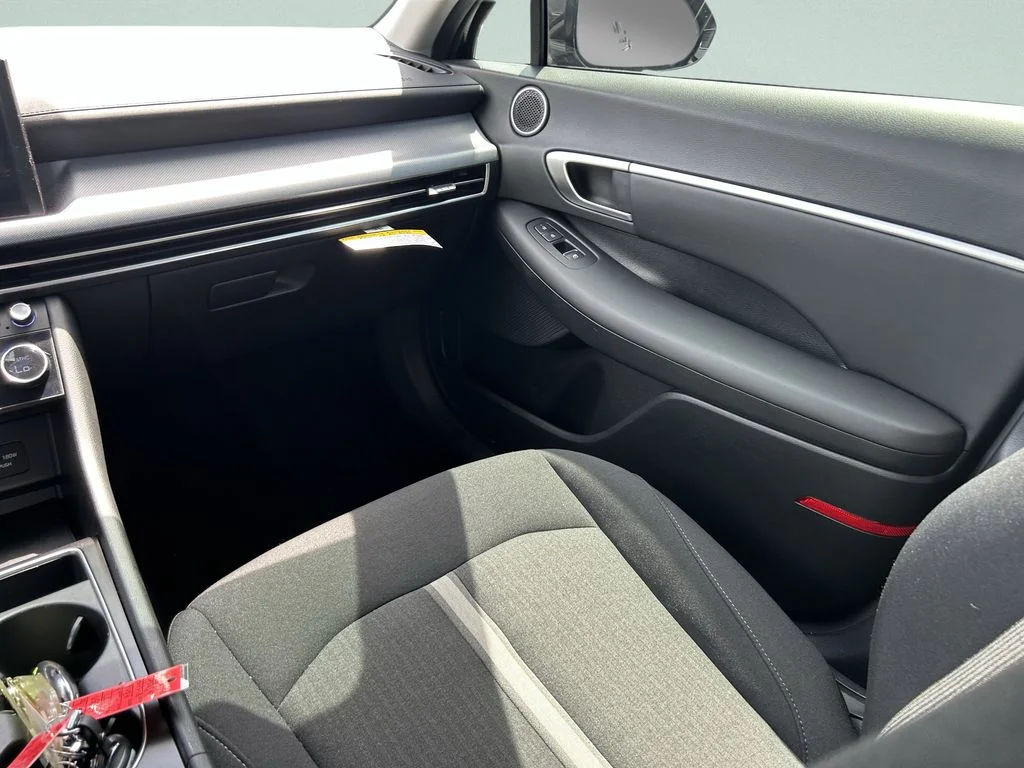 Used 2024 Black Hyundai SEL image 20
