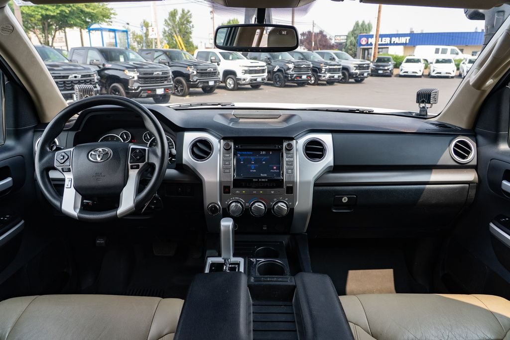 Used 2014 Super White Toyota SR5 image 11