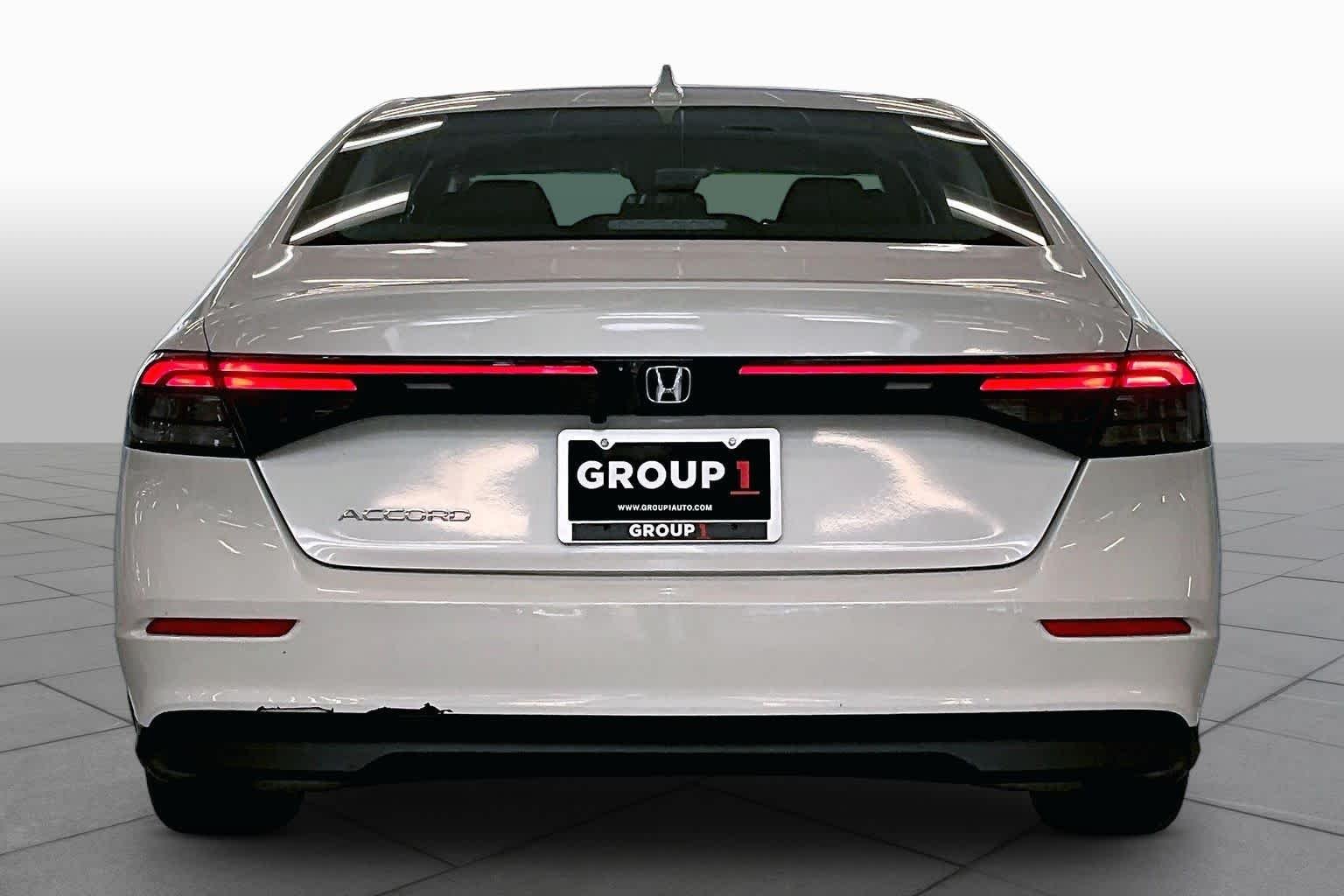Used 2024 Platinum White Pearl Honda EX image 5